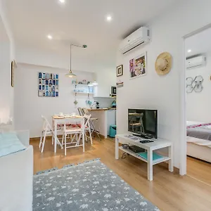 https://beach-house-apartment.hotels-lisbon-portugal.com